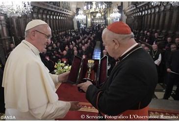 Papa Francesco e il card Dziwisz allincontro con i vescovi polacchi