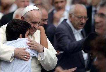 papa abbraccio 5