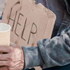 L’elemosina: imparare ad amare significa imparare a perdere