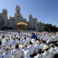 Santa Messa nella Solennità del Corpus Domini a Plaza de Cibeles a Madrid