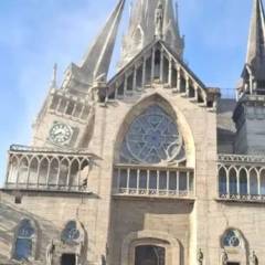 Un terremoto de magnitud 7,4 causa un centenar muertos en Colombia y daña la Catedral de Manizales