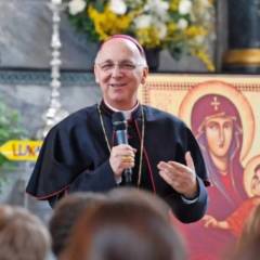La Chiesa stretta fra materialismo e islam. Parla mons. Eleganti
