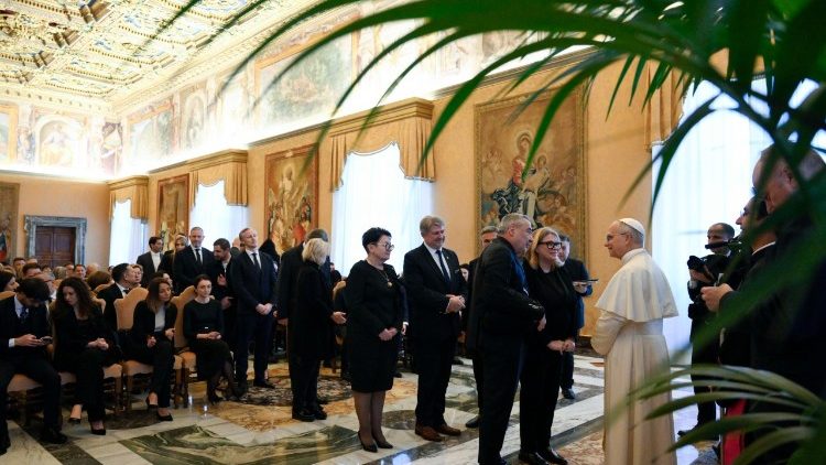 Il Papa riceve i membri del Gruppo European Conservatives and Reformists del Parlamento Europeo