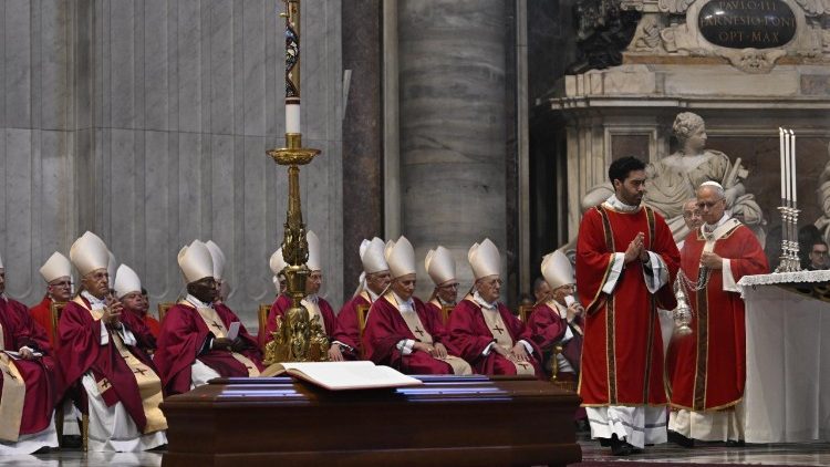 Papa esequie Ruini