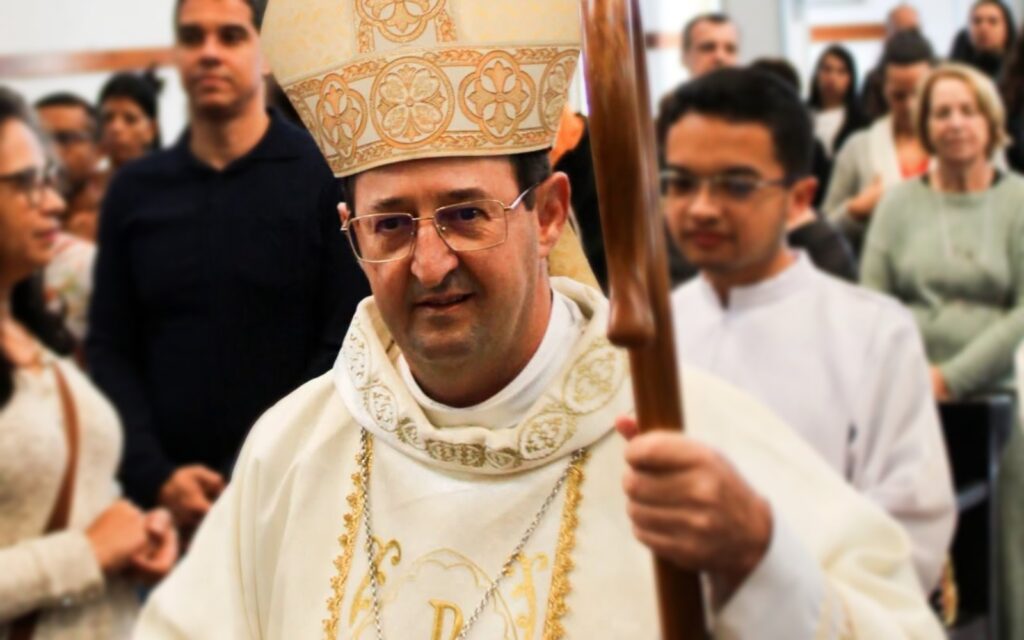 Vescovo Francisco Cota