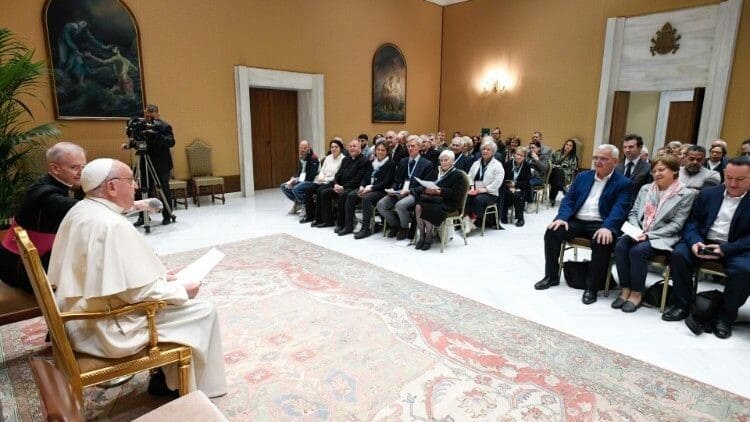 toccare e assistere un povero un sacramentale nella Chiesa