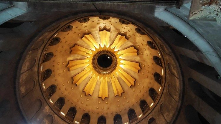 Interno della Basilica del Santo Sepolcro a Gerusalemme