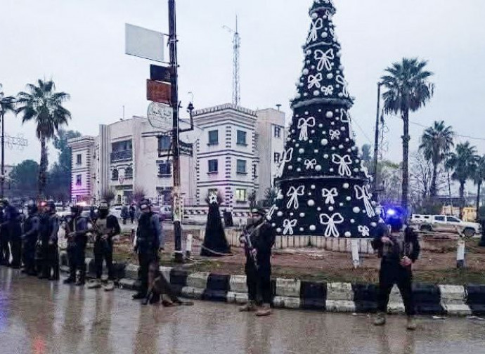 albero di natale guardato a vista