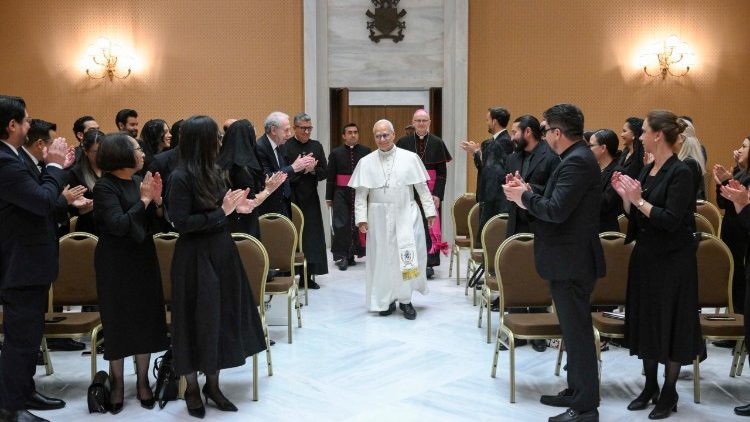 Leone XIV con i membri del Ceprome