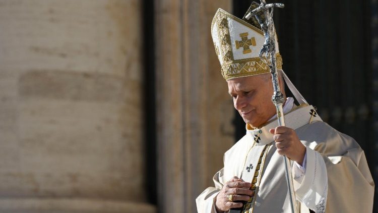 Papa Leone XIV pastorale e colonnato