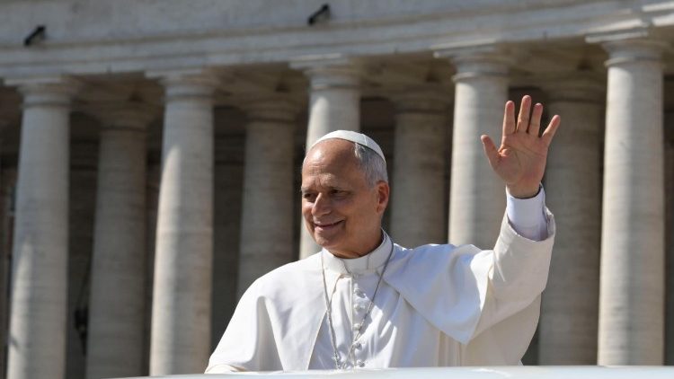 Saluto Papa Leone XIV San Pietro