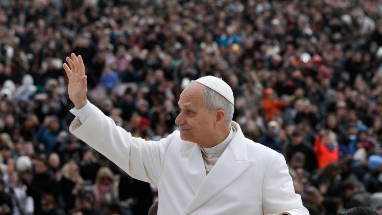 Saluto Piazza San Pietro Papa Leone XIV credit Vatican Media
