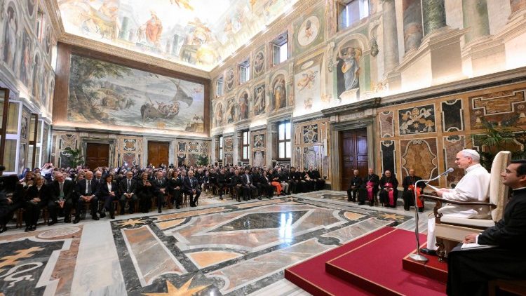 Un momeno delludienza del Papa con il Pontificio Istituto Teologico Giovanni Paolo II