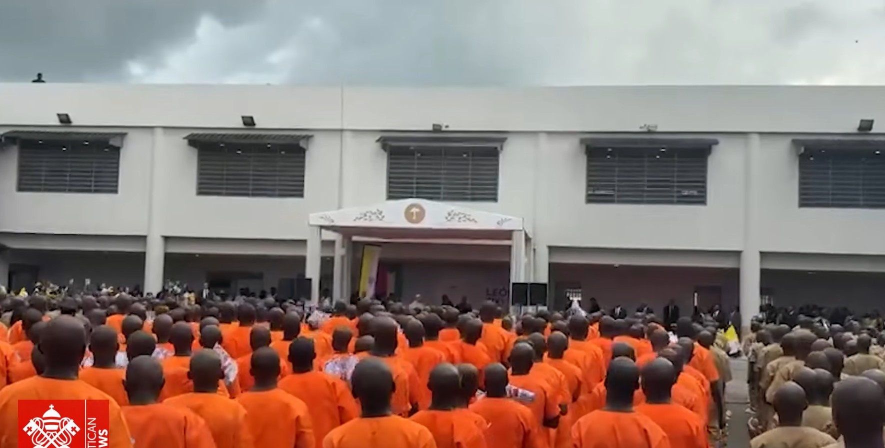 Papa visita Bata carcere screenshot video Vatican News
