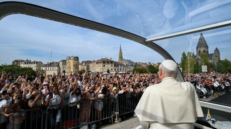 Saluto Papa a Metz