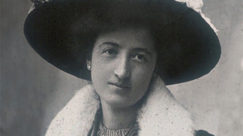 Armida Barelli primo piano con cappello