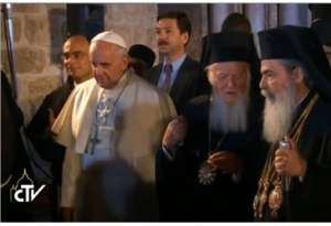 Il Papa al Sepolcro con Teofilo III e Bartolomeo I