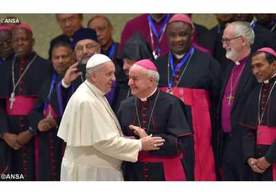 Il Papa con mons. Vincenzo Paglia