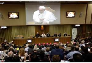 Il Papa nellAula del Sinodo in apertura del Forum internazionale dellAzione Cattolica