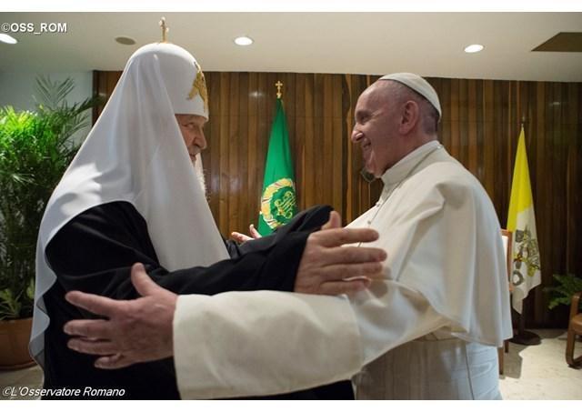 Labbraccio tra il Papa e Kirill allAvana