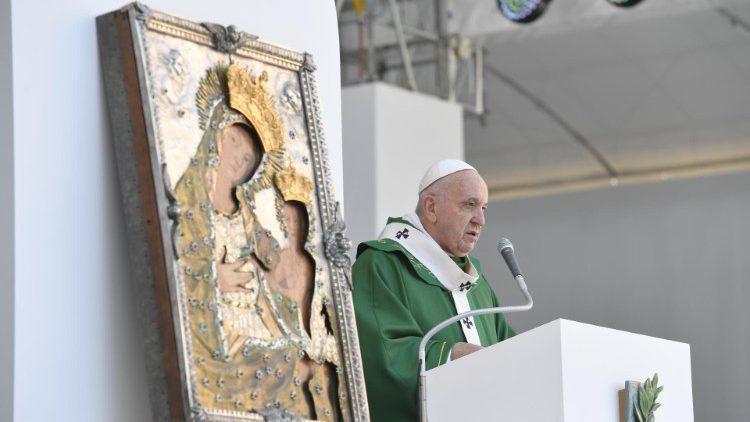 papa santa messa bari