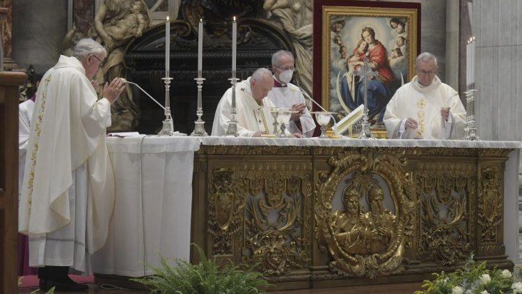 Pope at Mass for CCEE