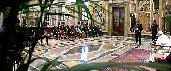 papa-francesco-e-parlamentari-repubblica-francese