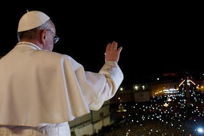 papa-francesco-saluto-2