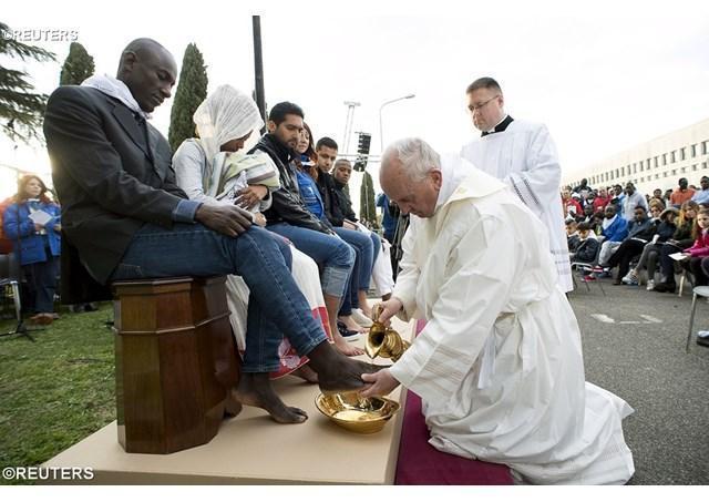 papa Francesco lavanda dei piedi