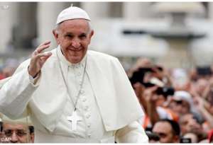 Saluto papa nella folla