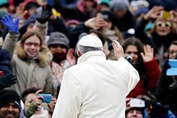 papa francesco saluto 10