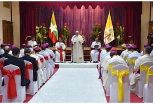 Il Papa allincontro con i vescovi del Myanmar