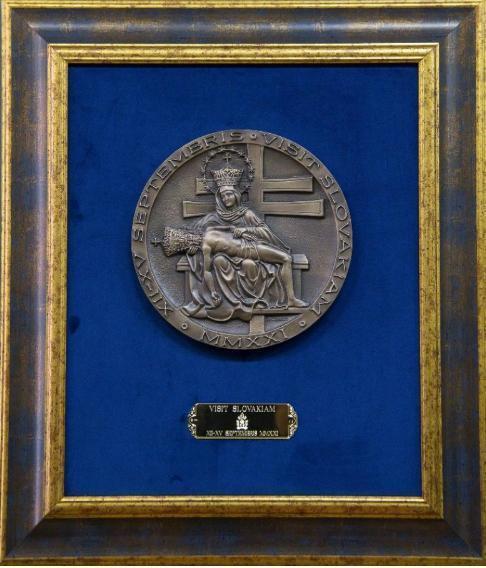 Formella Pontificia dono alla Slovacchia