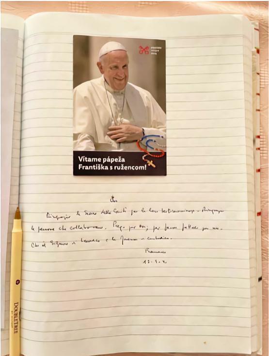 scritto e firma Papa libro donore Bratislava