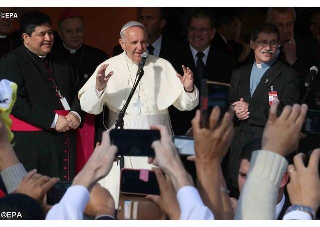 papa Francesco umili come bambini