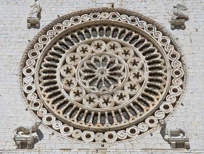rosone-basilica-di-san-francesco-assisi-umbria