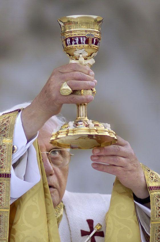 benedetto-eucarestia