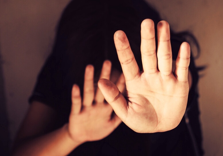 do not touch the childrens