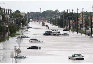Una strada di Houston Texas colpita dallalluvione