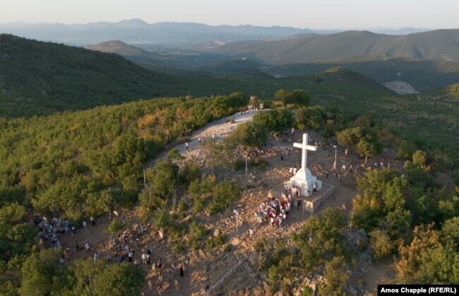 Cross mountain