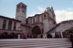assisi-piazza-san-francesco